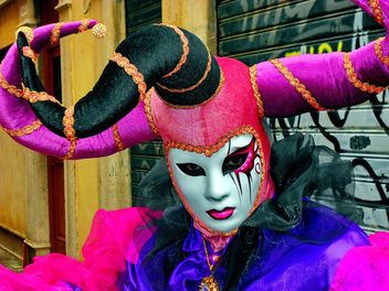 people in masks on carnival - image #333663 gratis